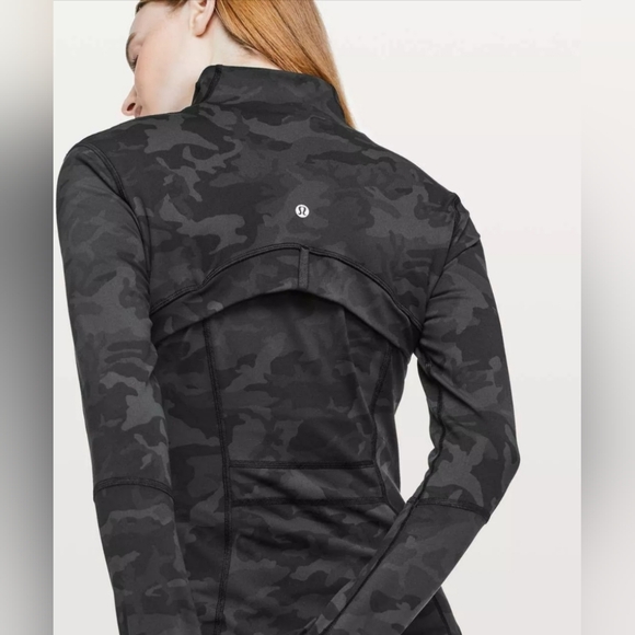 Women's Lululemon DEFINE jacket size 4. - Picture 11 of 11